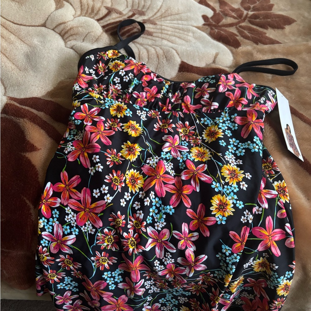 Chic Black and Pink One Piece Swimsuit with Floral Design - Picture 2 of 10